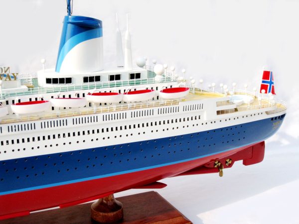 SS Norway Model Ship - GN