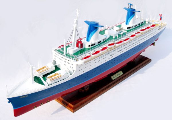 SS Norway Model Ship - GN