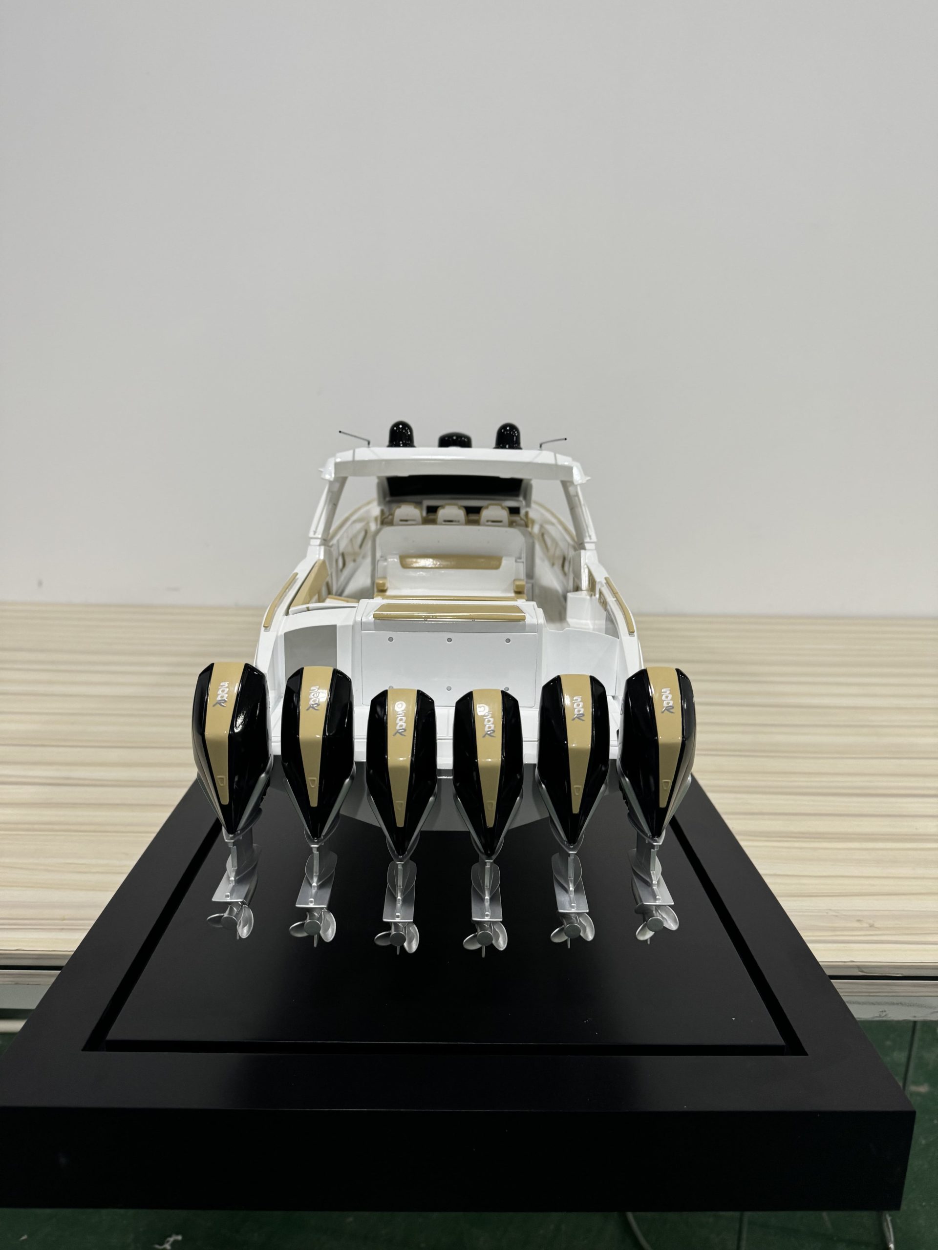Thunder 52 Model Boat - BM (BM008) - Image 5