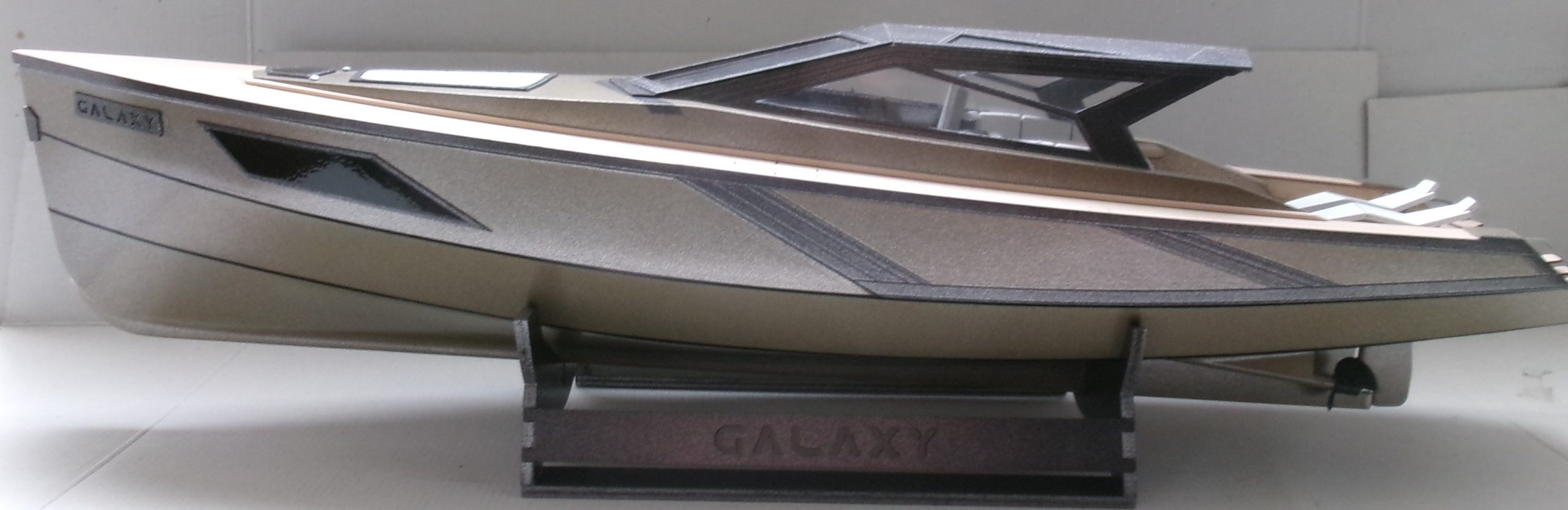 Galaxy Luxury Motor Yacht Kit - Mantua (705) - Image 4
