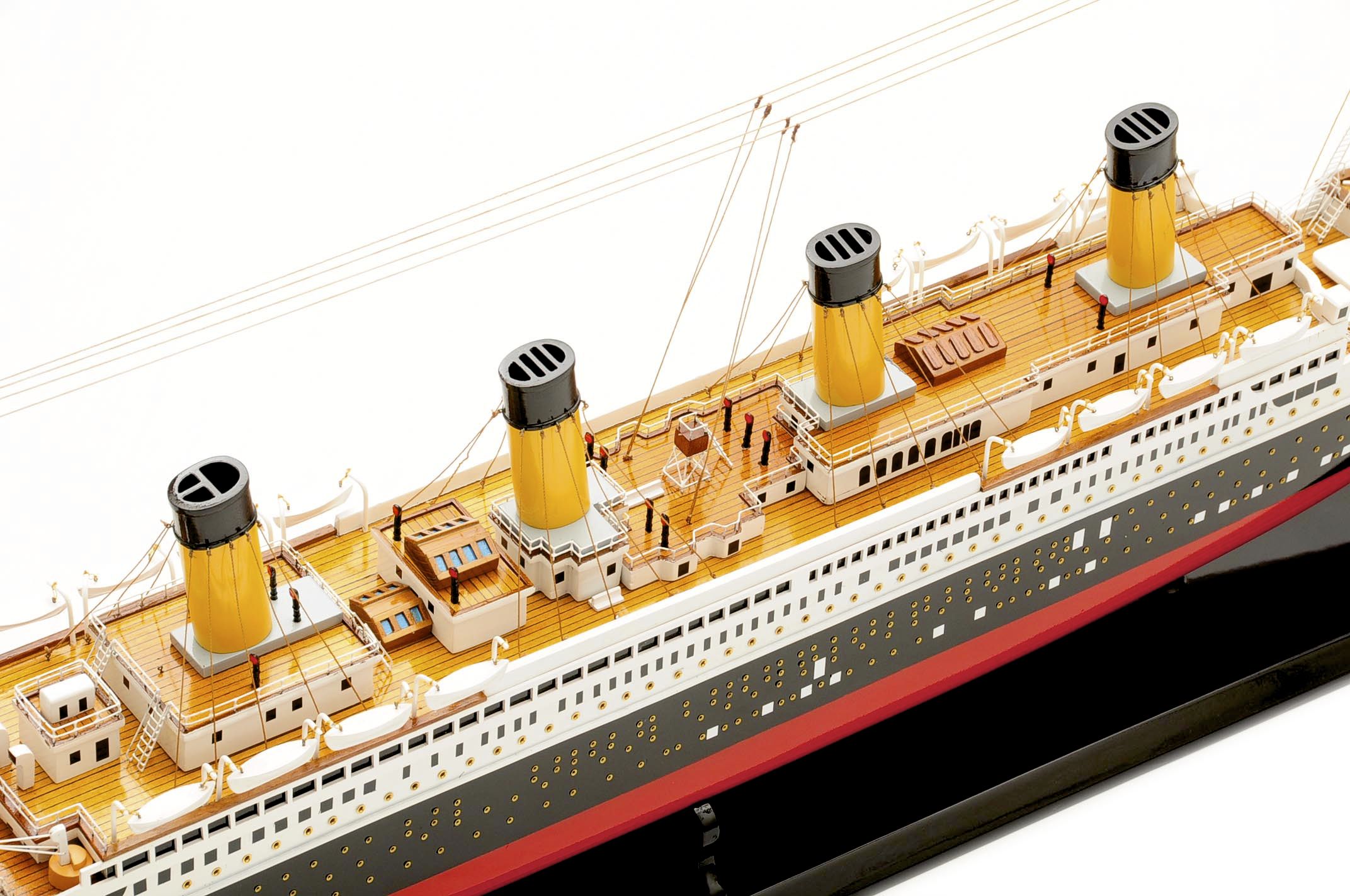 135-5894-RMS-Titanic-Ship-Model-Superior-Range