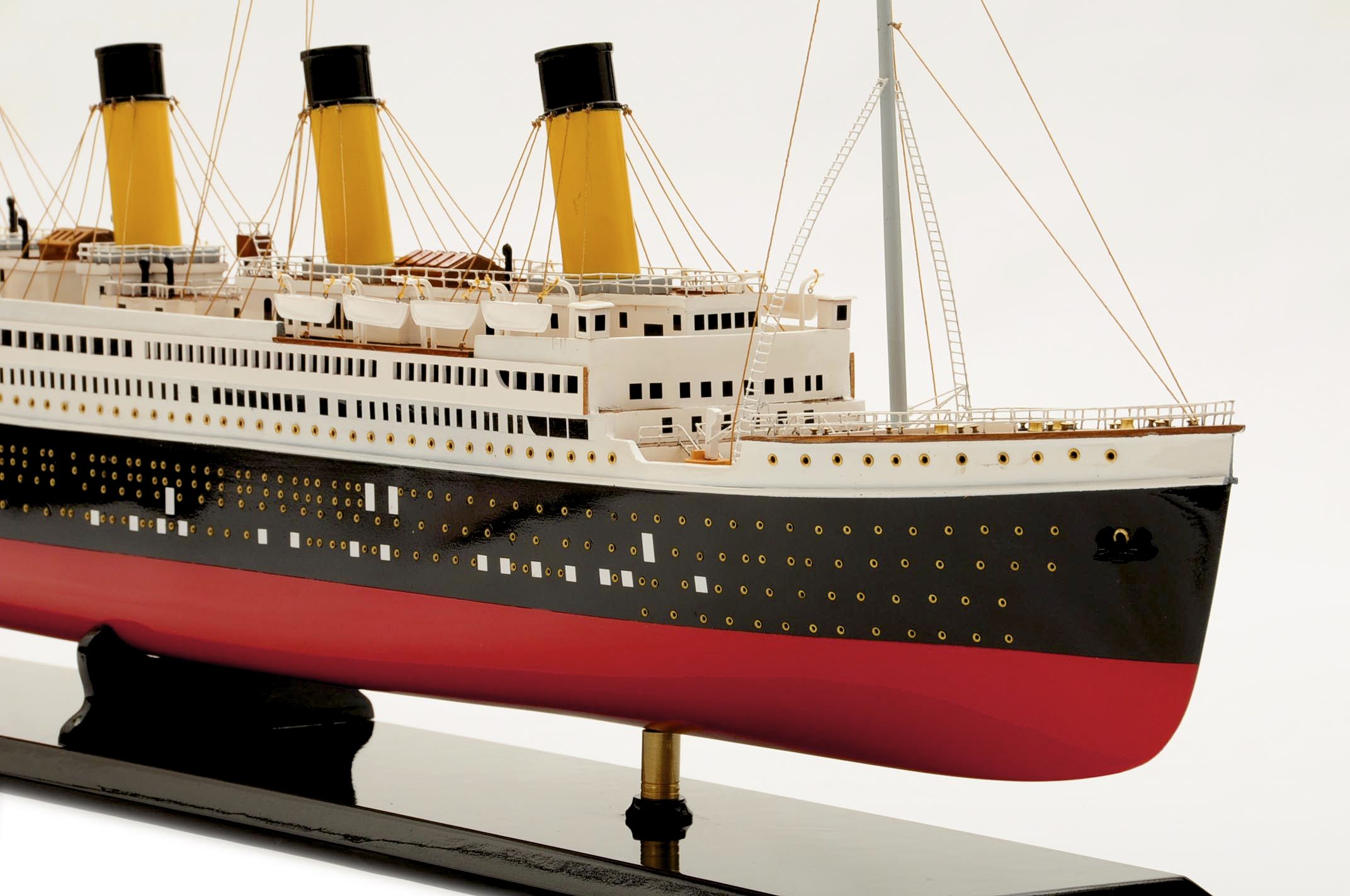 135-5898-RMS-Titanic-Ship-Model-Superior-Range