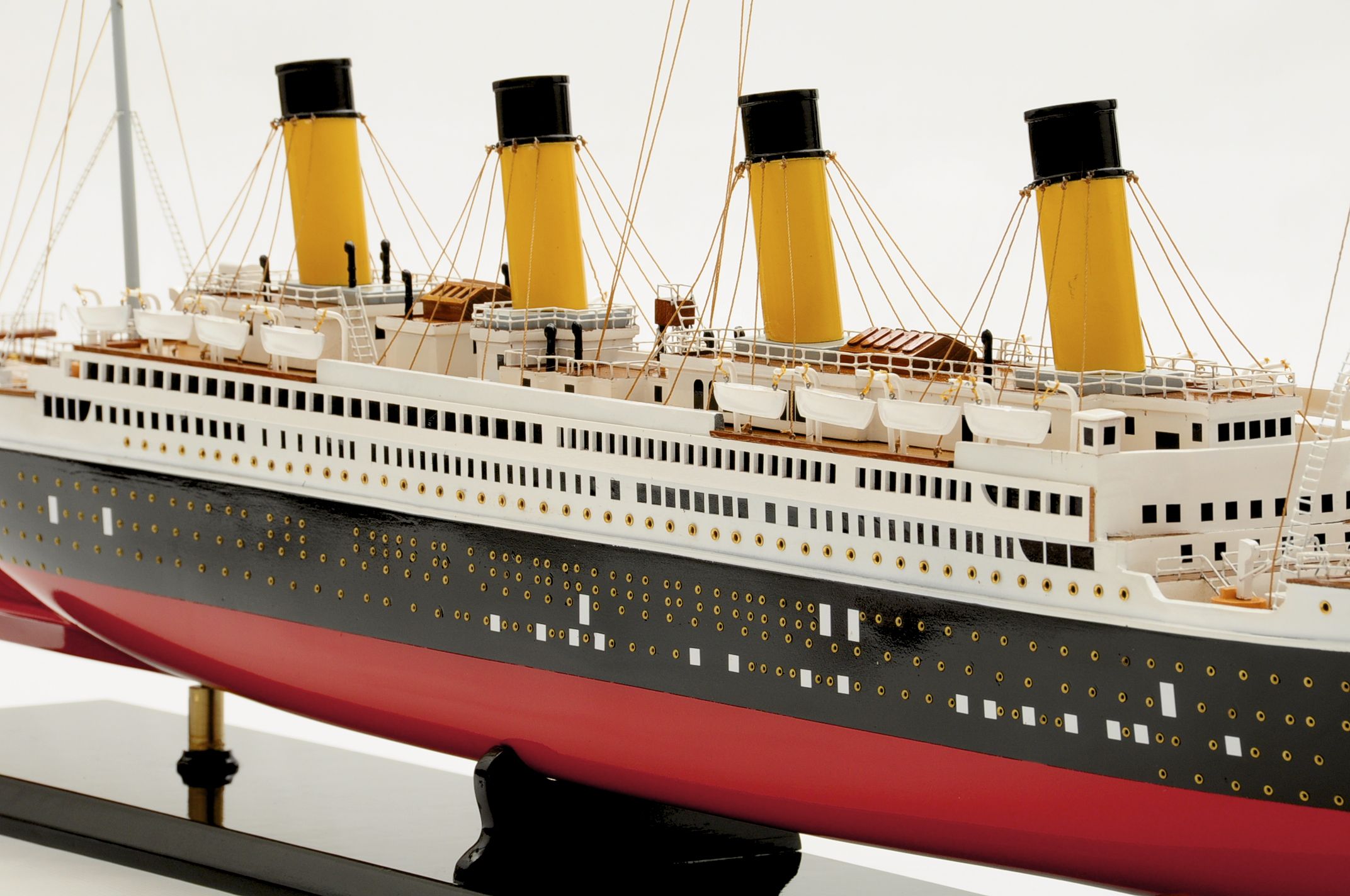 135-5899-RMS-Titanic-Ship-Model-Superior-Range