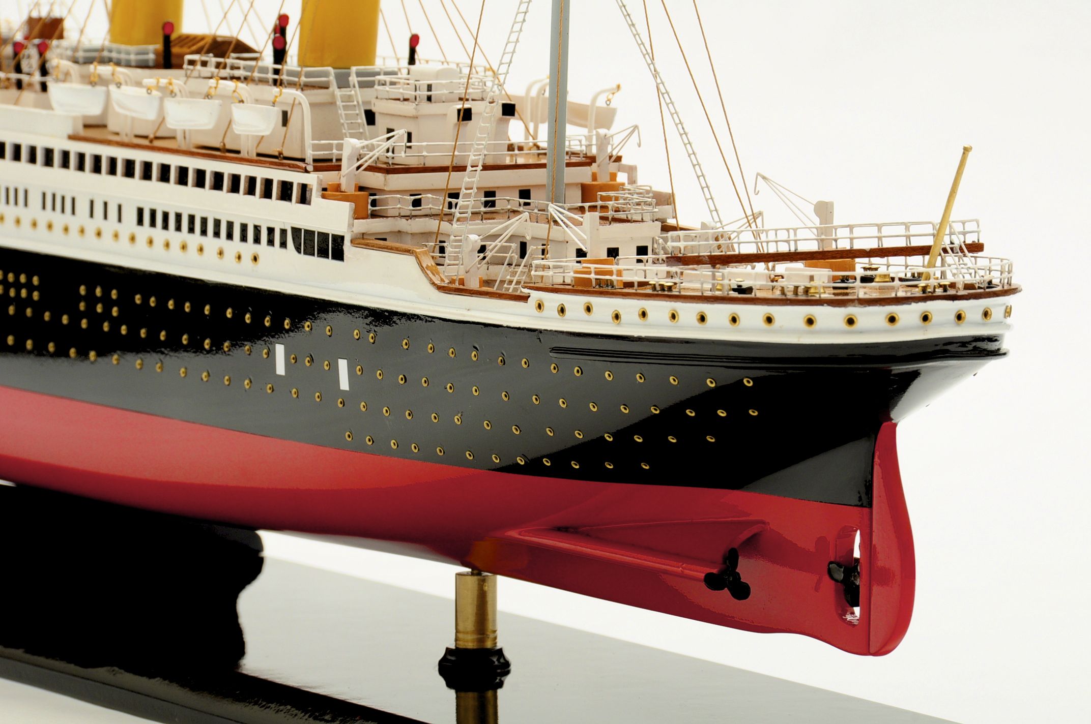 135-5900-RMS-Titanic-Ship-Model-Superior-Range