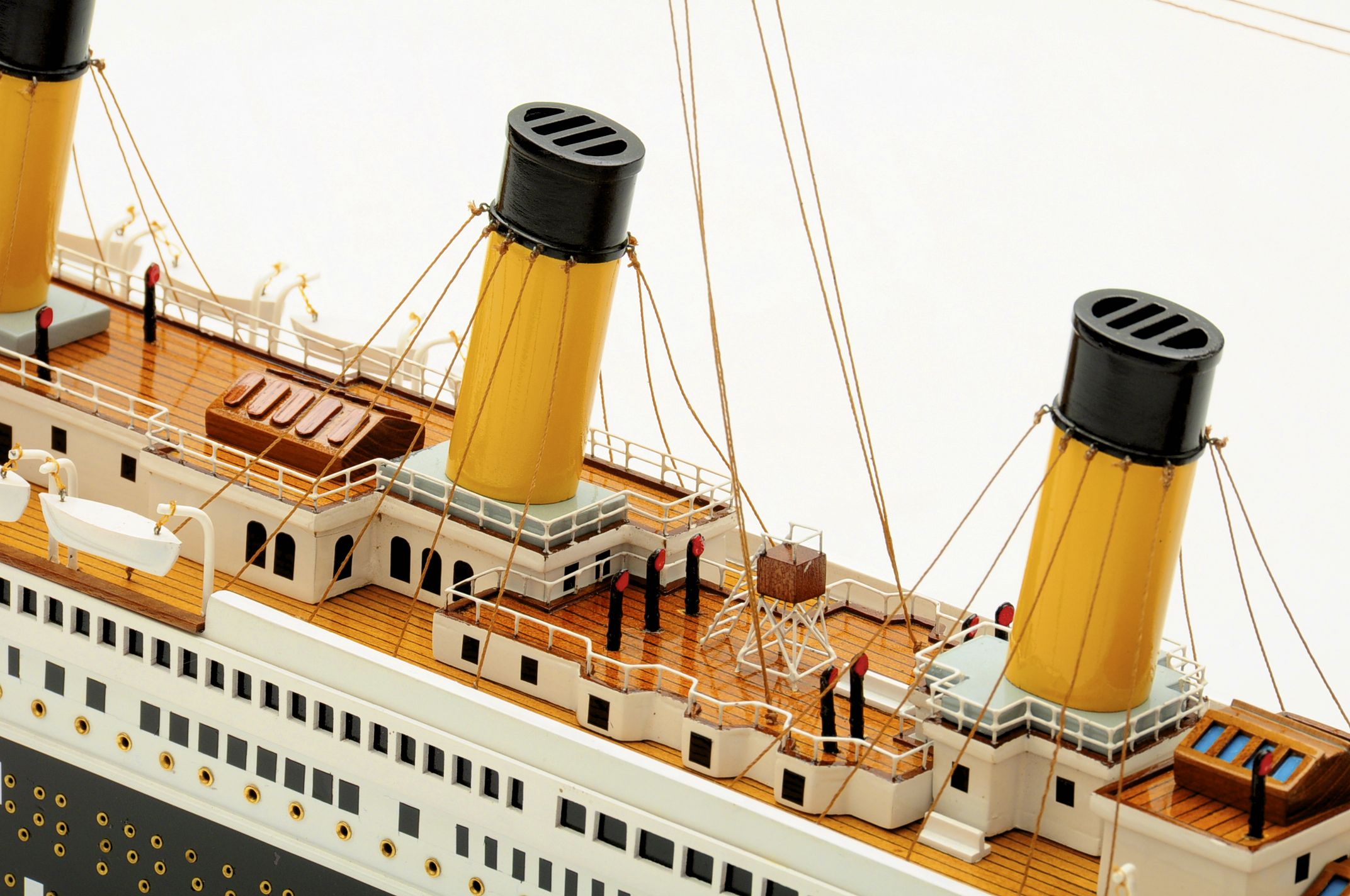 135-5903-RMS-Titanic-Ship-Model-Superior-Range