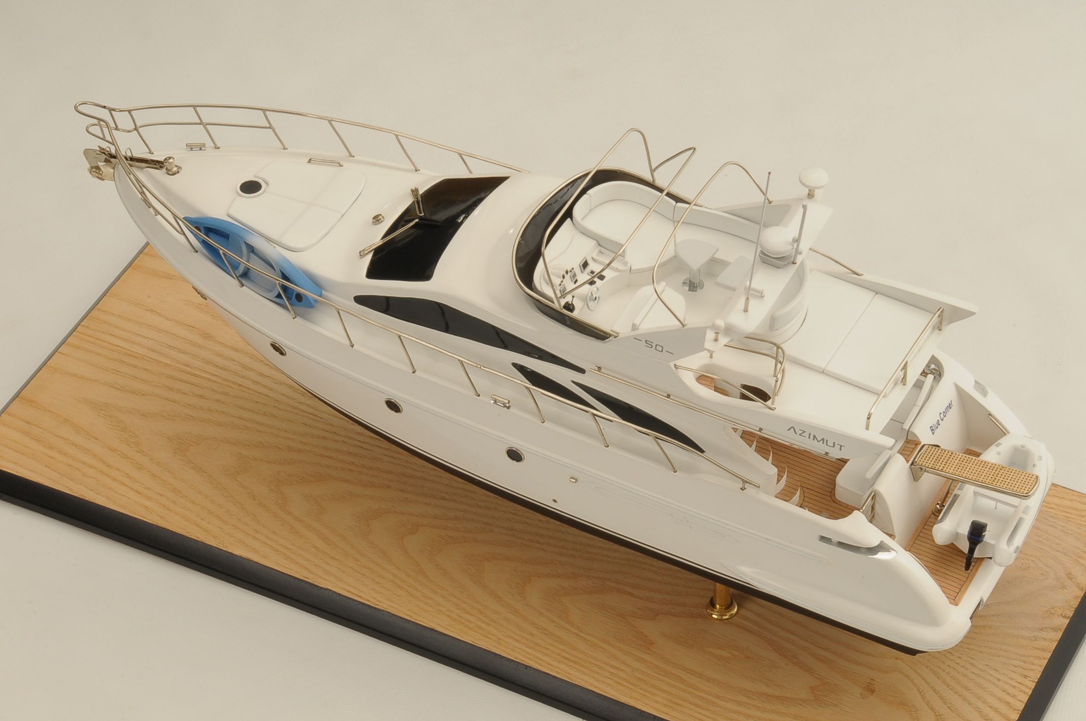 1399-6371-Azimut-Model-Yacht