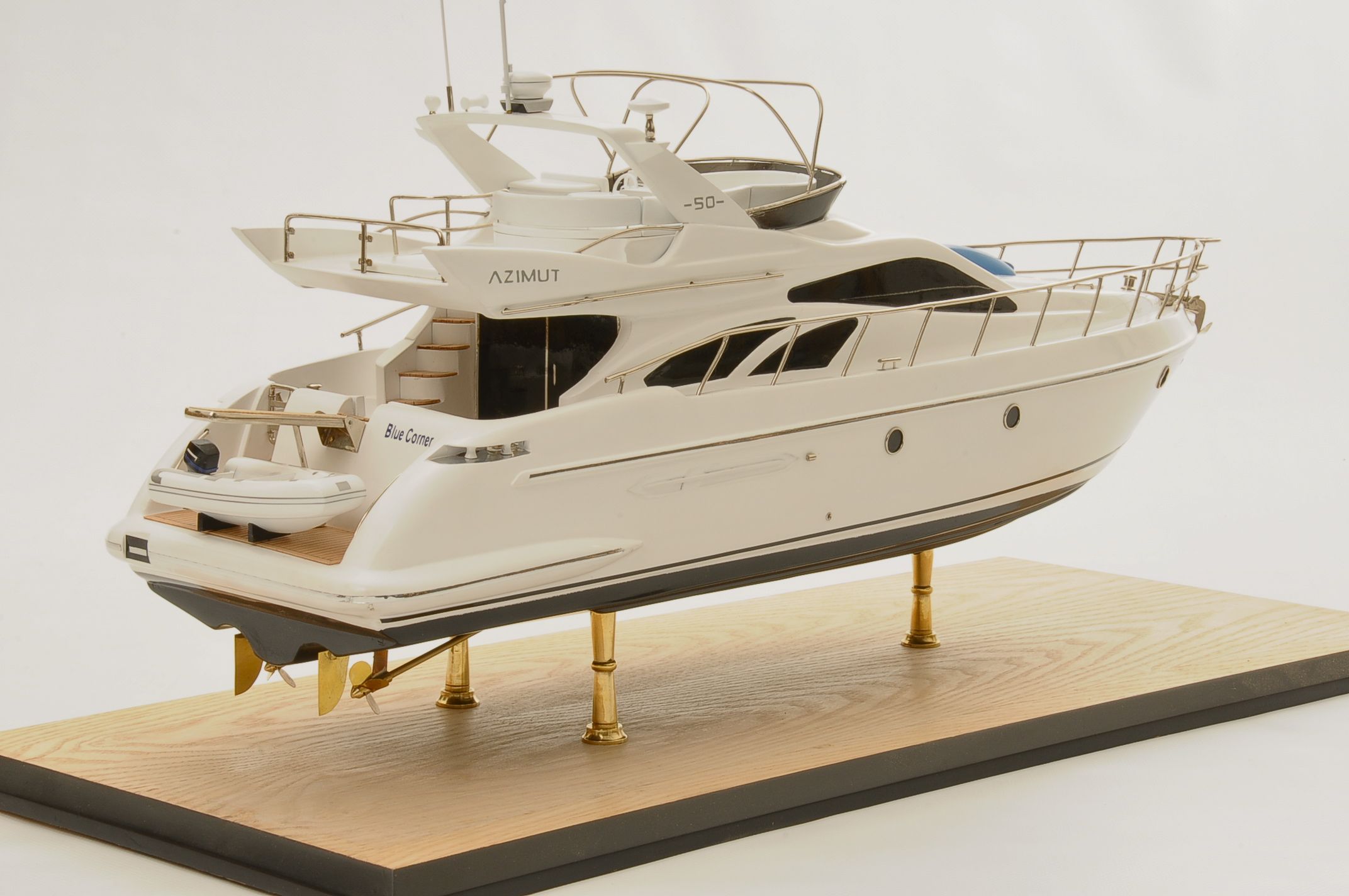 1399-6377-Azimut-Model-Yacht