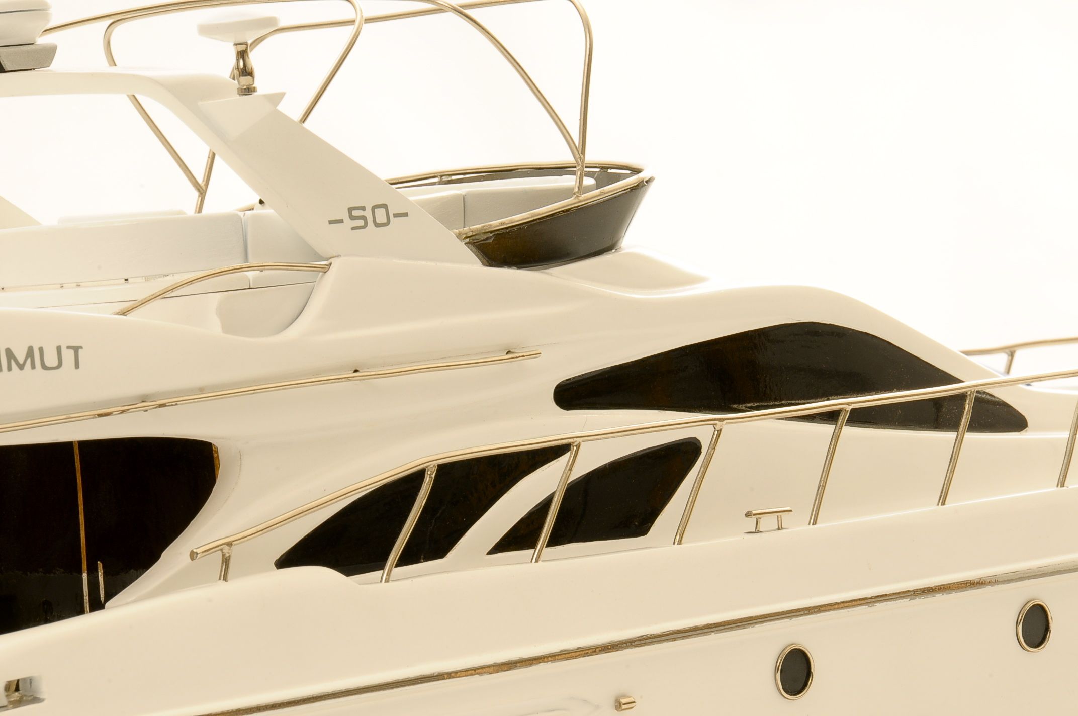 1399-6379-Azimut-Model-Yacht