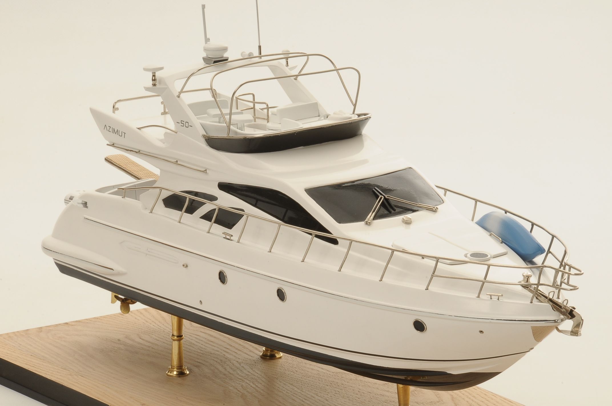 1399-6383-Azimut-Model-Yacht