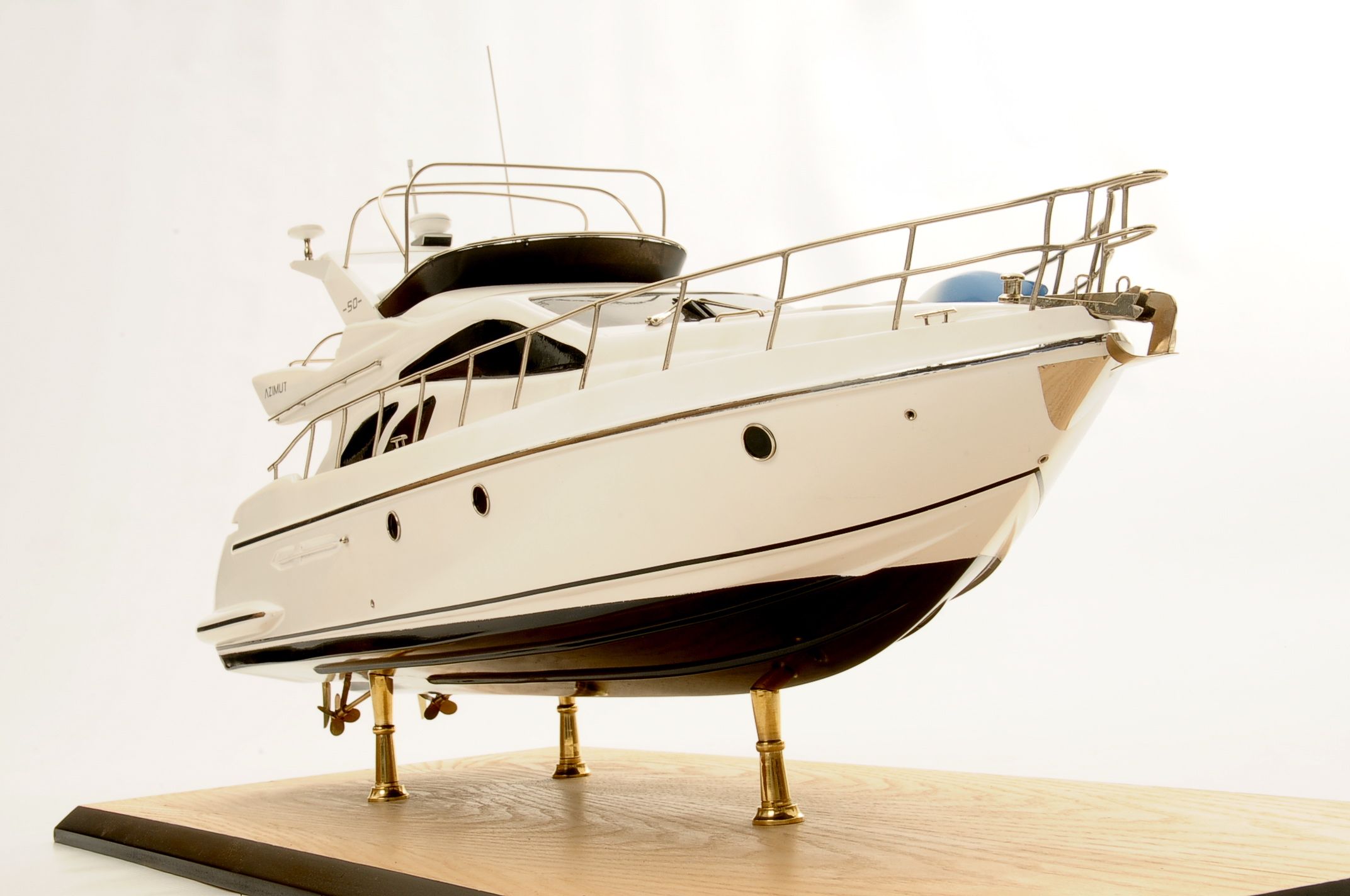 1399-6384-Azimut-Model-Yacht