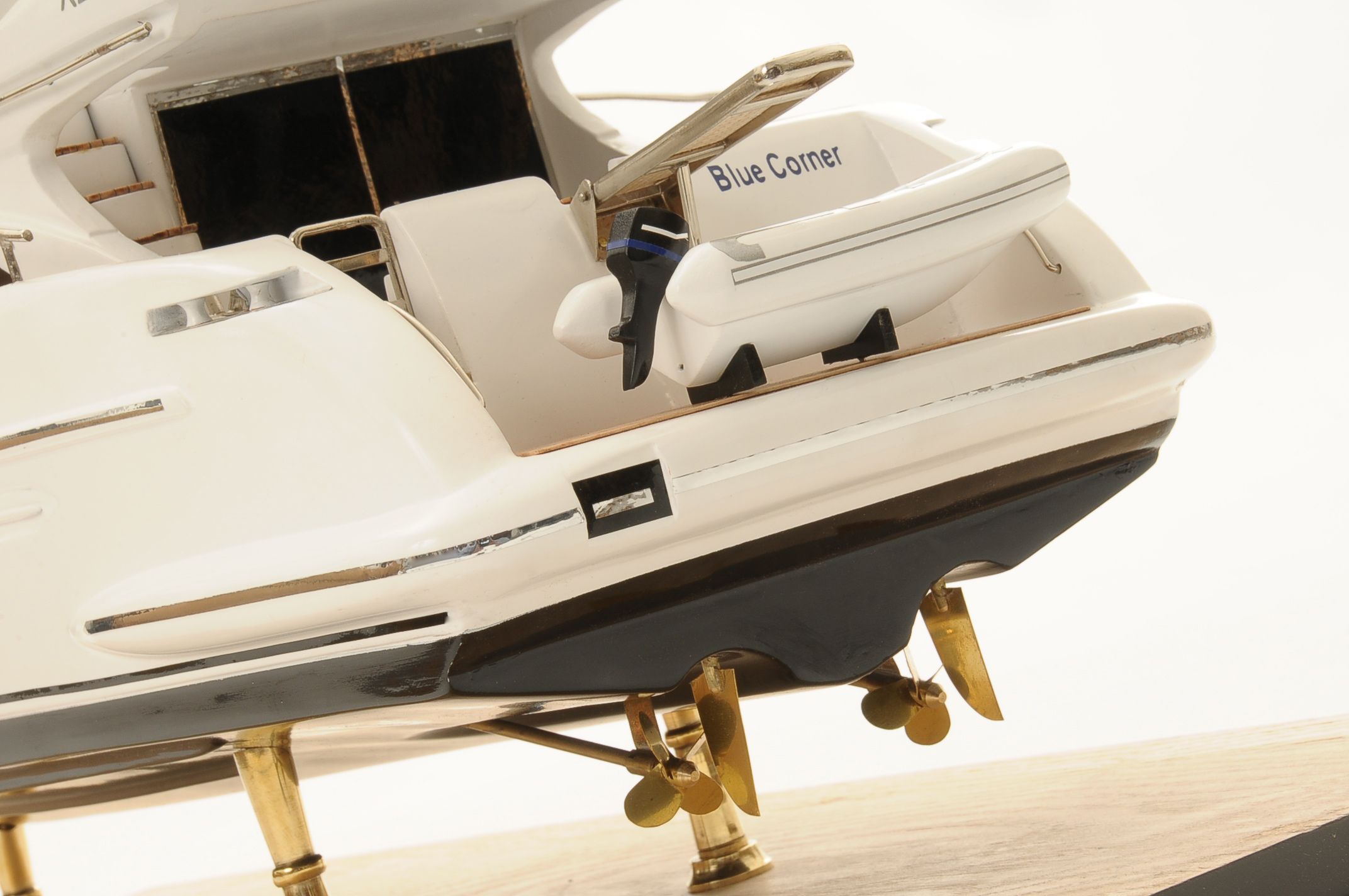 1399-6385-Azimut-Model-Yacht