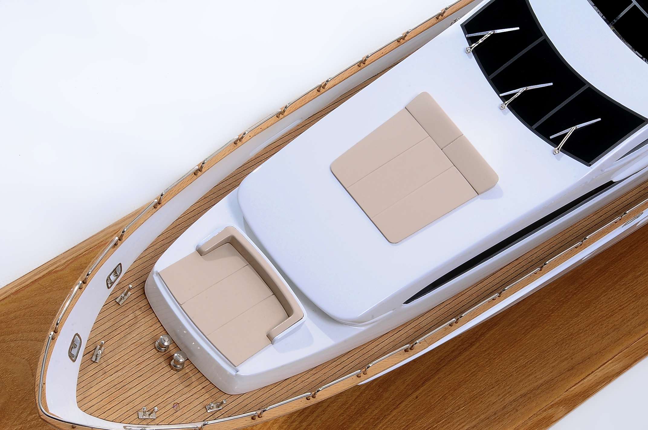 1435-4460-Antonia-II-Model-Yacht
