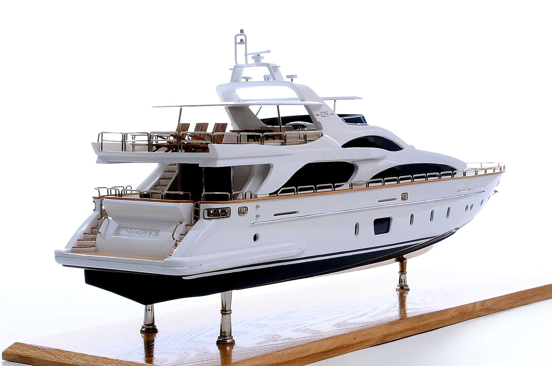 1435-4468-Antonia-II-Model-Yacht