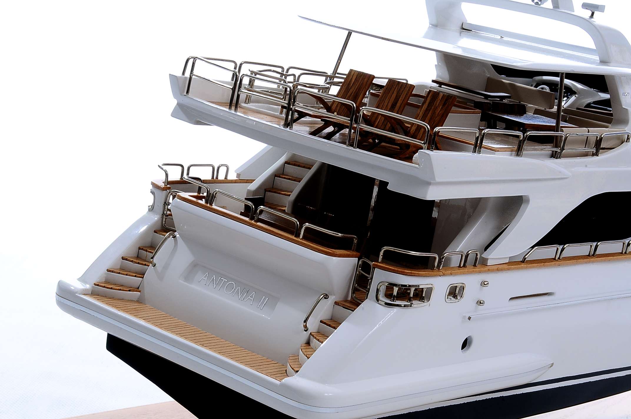 1435-4470-Antonia-II-Model-Yacht