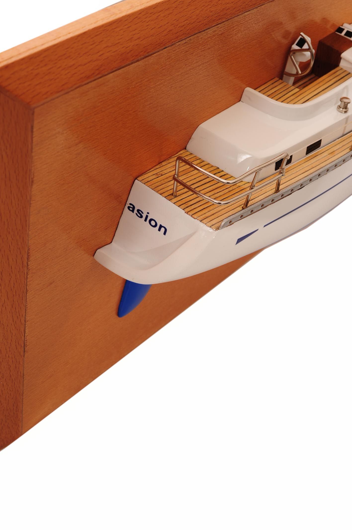 1482-8774-Oyster-45-Persuasion-Half-Model