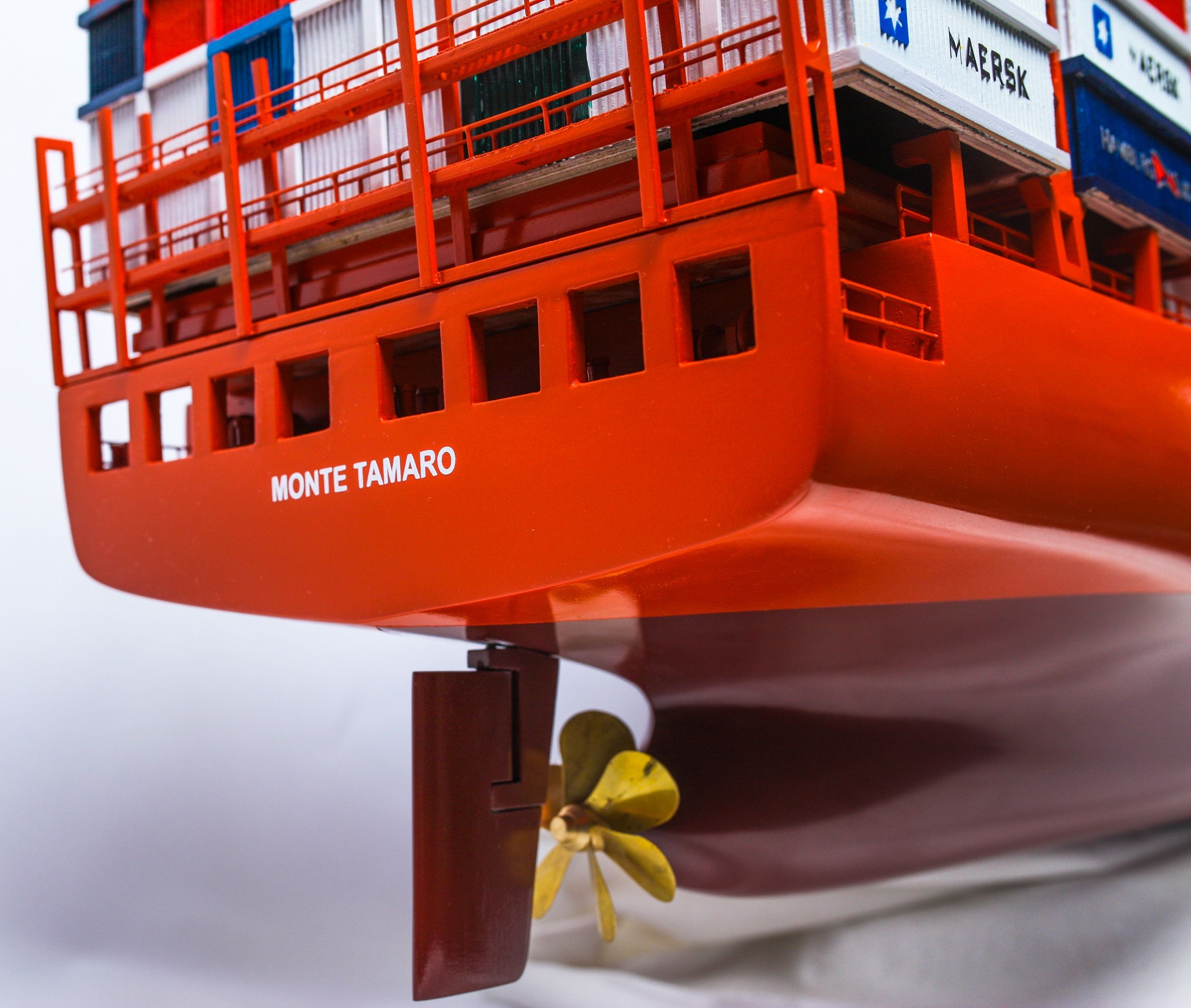 1527-9165-Hamburg-Sud-Container-Ship-Model