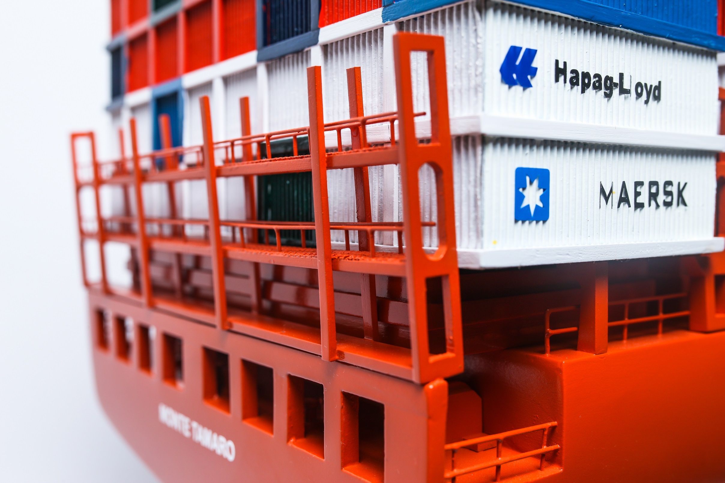 1527-9173-Hamburg-Sud-Container-Ship-Model