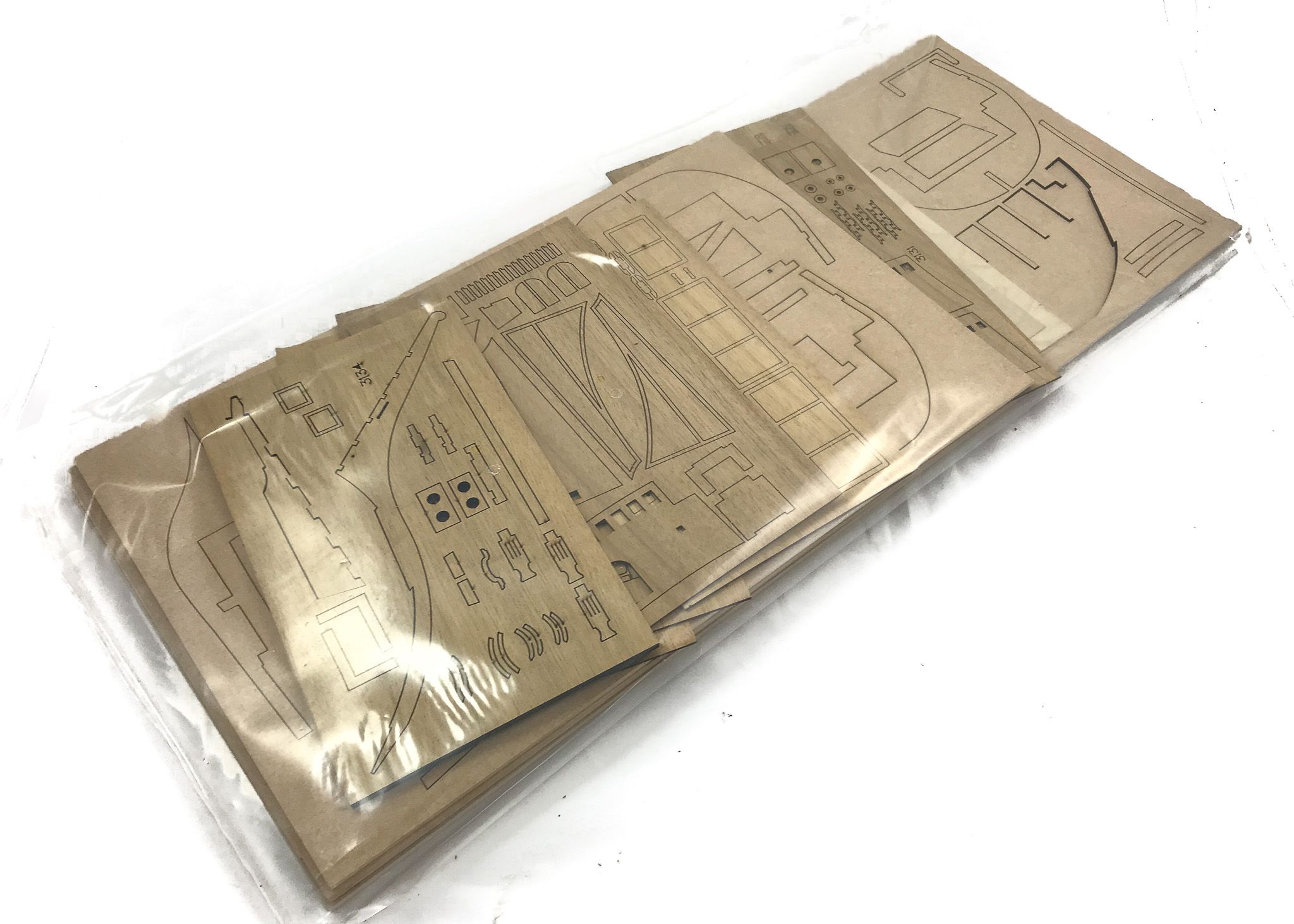 1639-13660-HMS-Revenge-Model-Ship-Kit-130008
