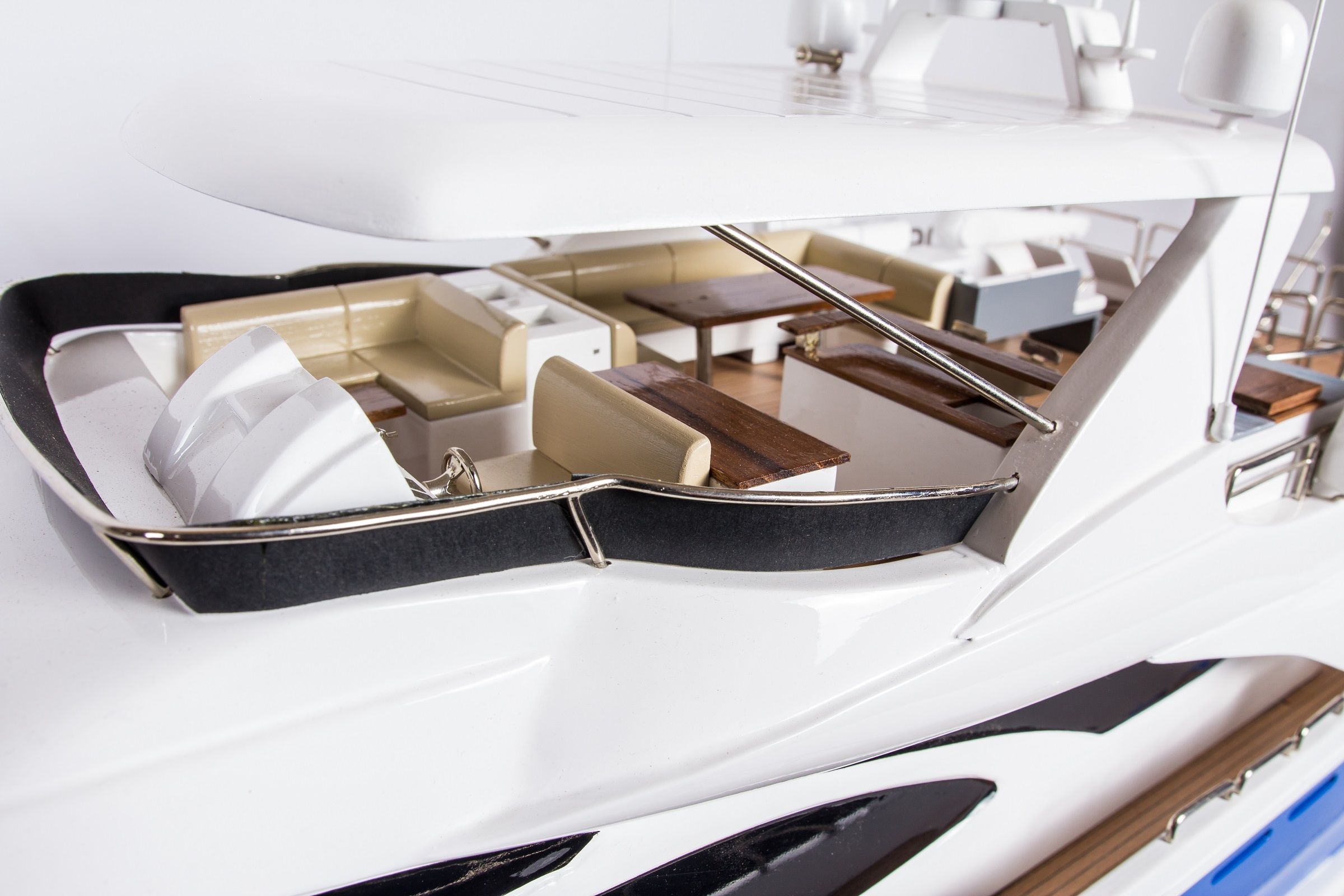 1665-9357-Azimut-95-Model-Yacht