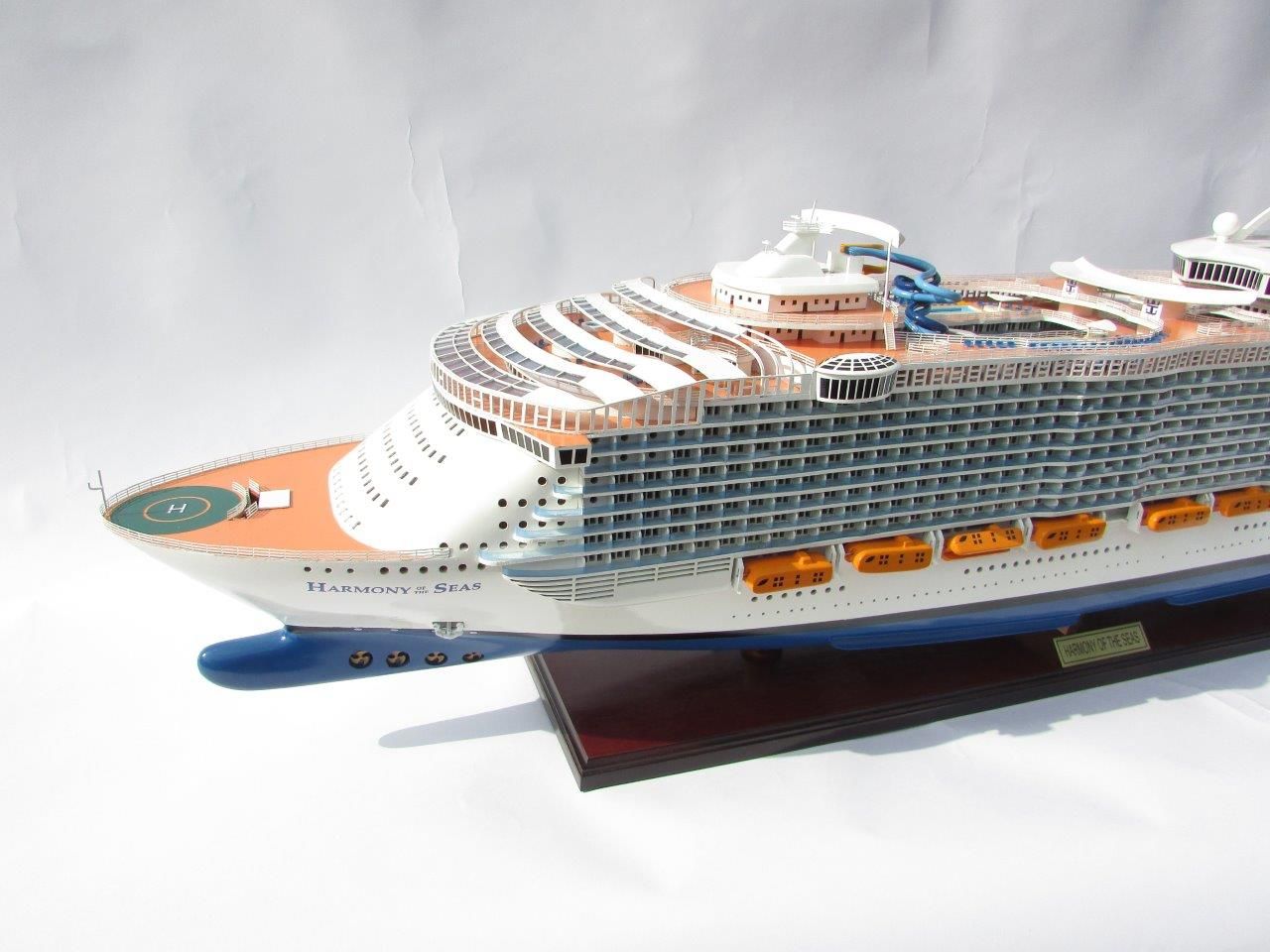 1784-10029-Harmony-of-the-Seas-Model-Ship