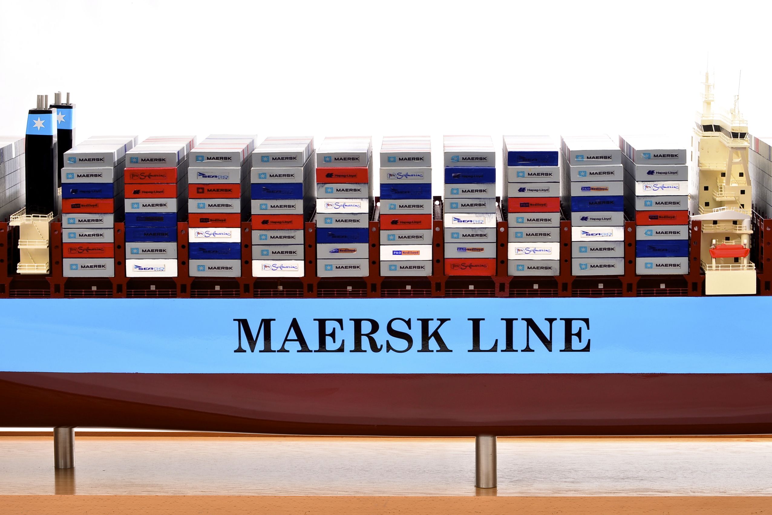 1812-10713-Emma-Maersk-Model-Ship