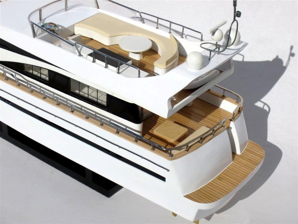 1952-11535-Astondoa-73-model-boat