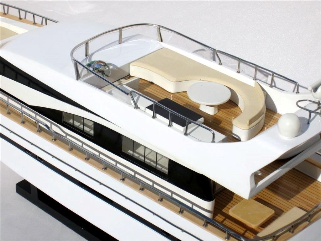 1952-11536-Astondoa-73-model-boat
