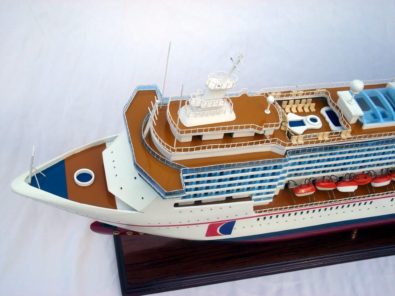 1984-11660-Carnival-MiracleI-model-boat