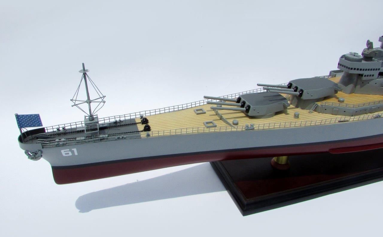2016-12788-USS-Iowa-model-boat