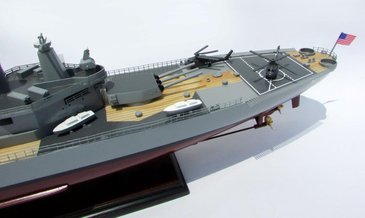 2016-12790-USS-Iowa-model-boat