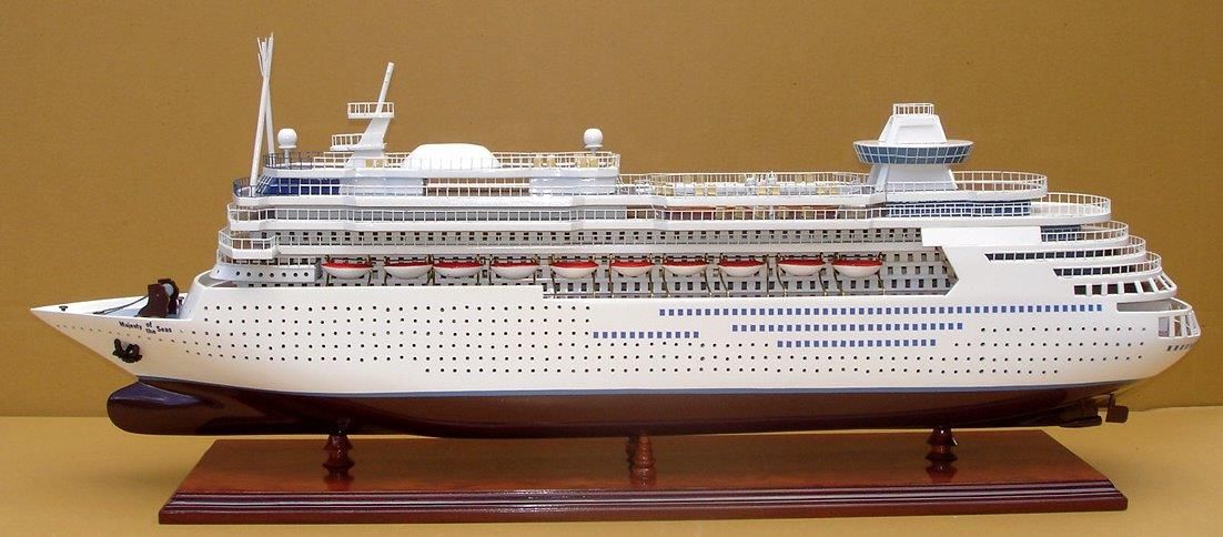 2033-12011-Majesty-of-the-Seas-Model-Boat