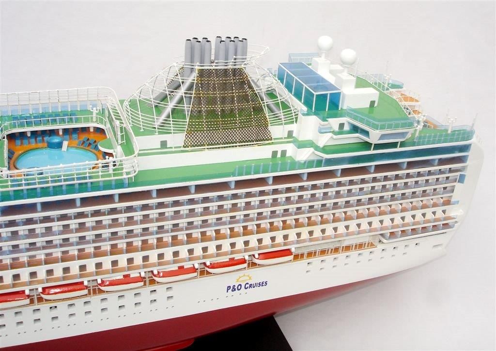 2034-12554-MS-Azura-Model-Boat