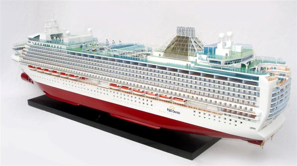 2034-12555-MS-Azura-Model-Boat