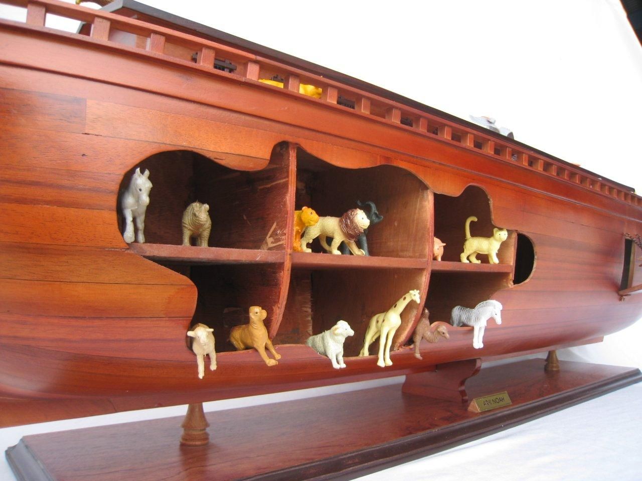 2043-12577-Noahs-Ark-Model-Boat