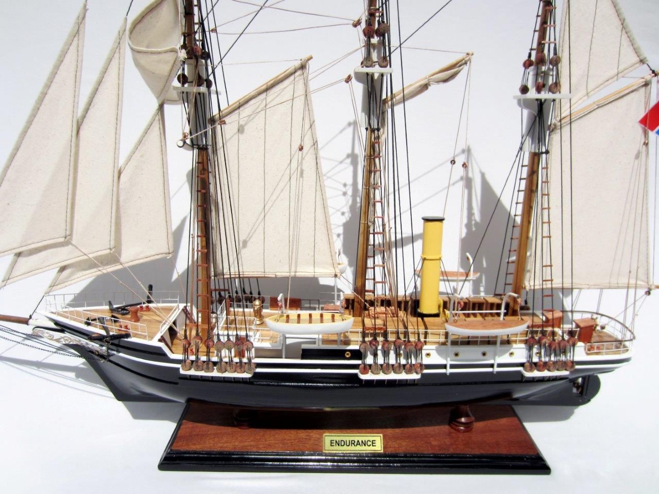 2044-12070-Endurance-Model-Boat