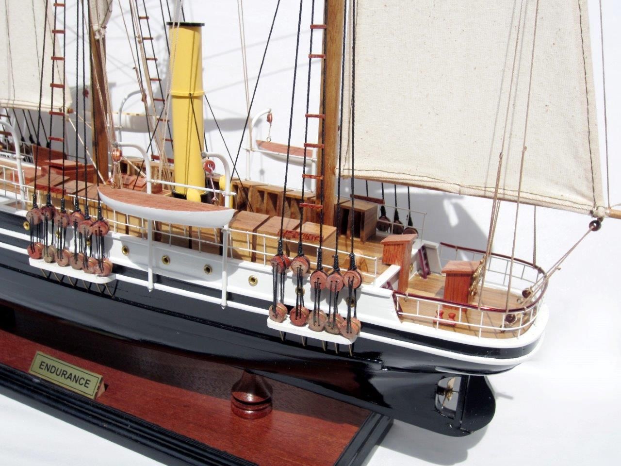 2044-12073-Endurance-Model-Boat