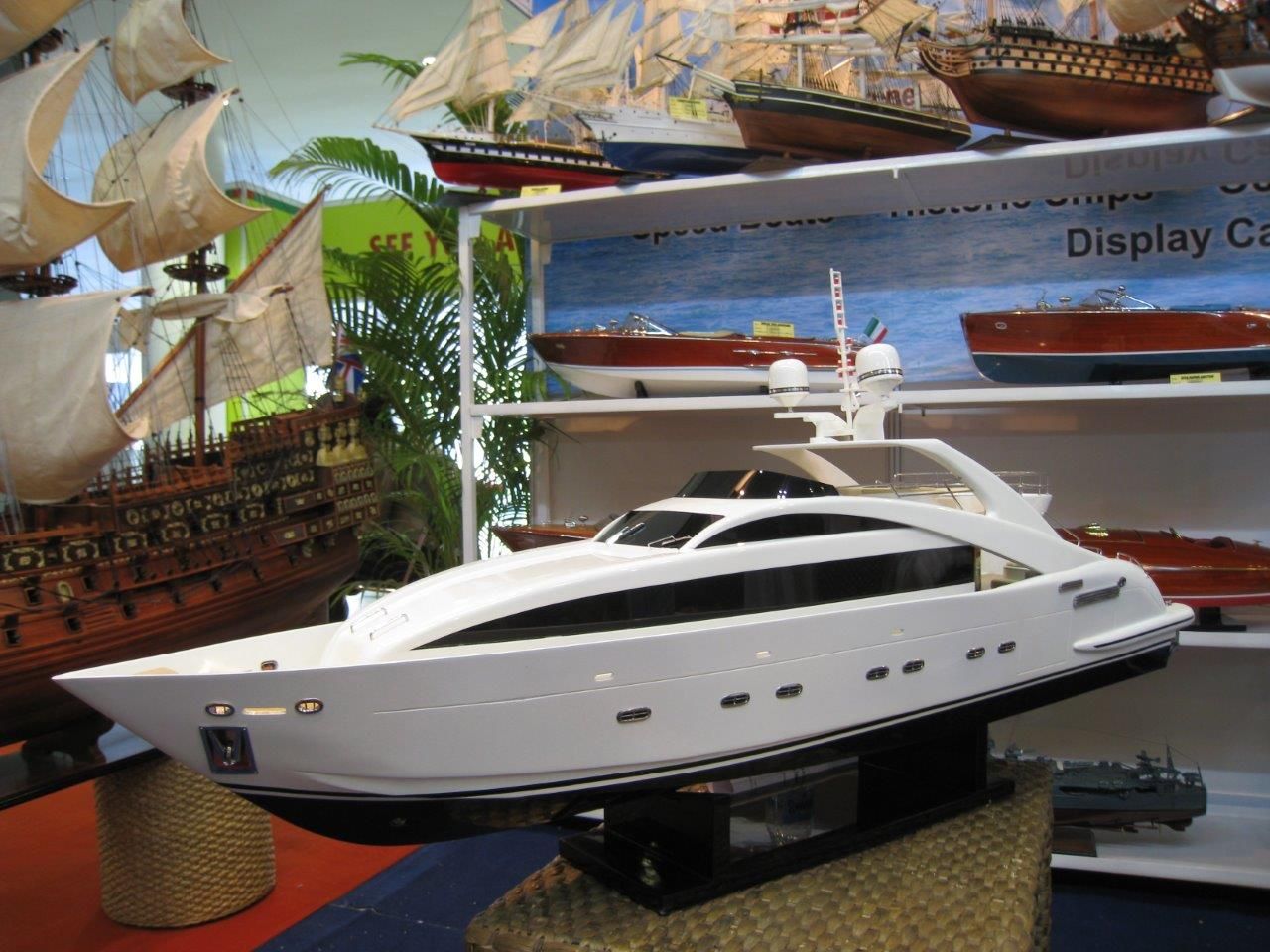 2046-12876-Sun-Glider-II-ISA-120-model-ship