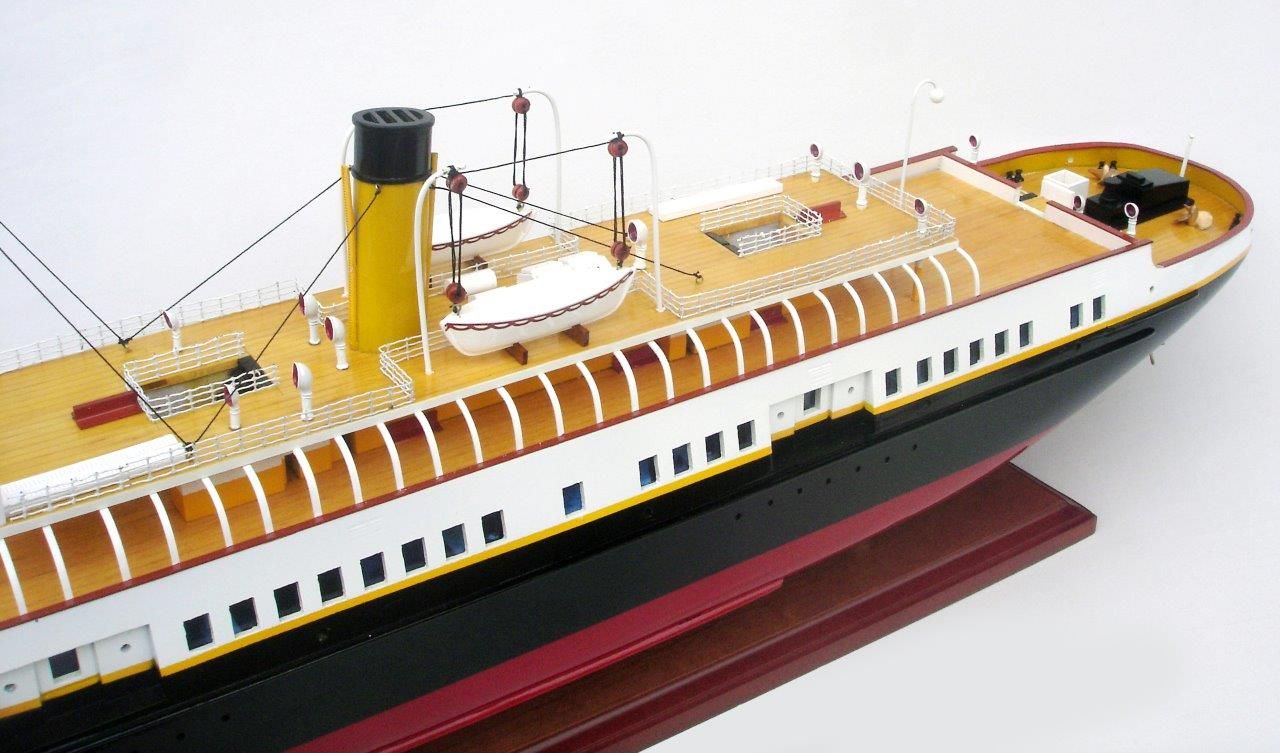 2048-12103-SS-Nomadic-wooden-model-ship