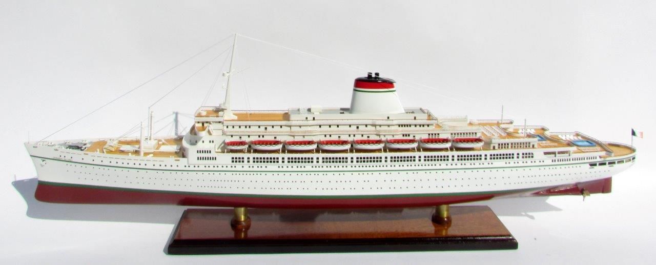 2049-12111-SS-Leonardo-Da-Vinci-White-Red-Hull-ship-model