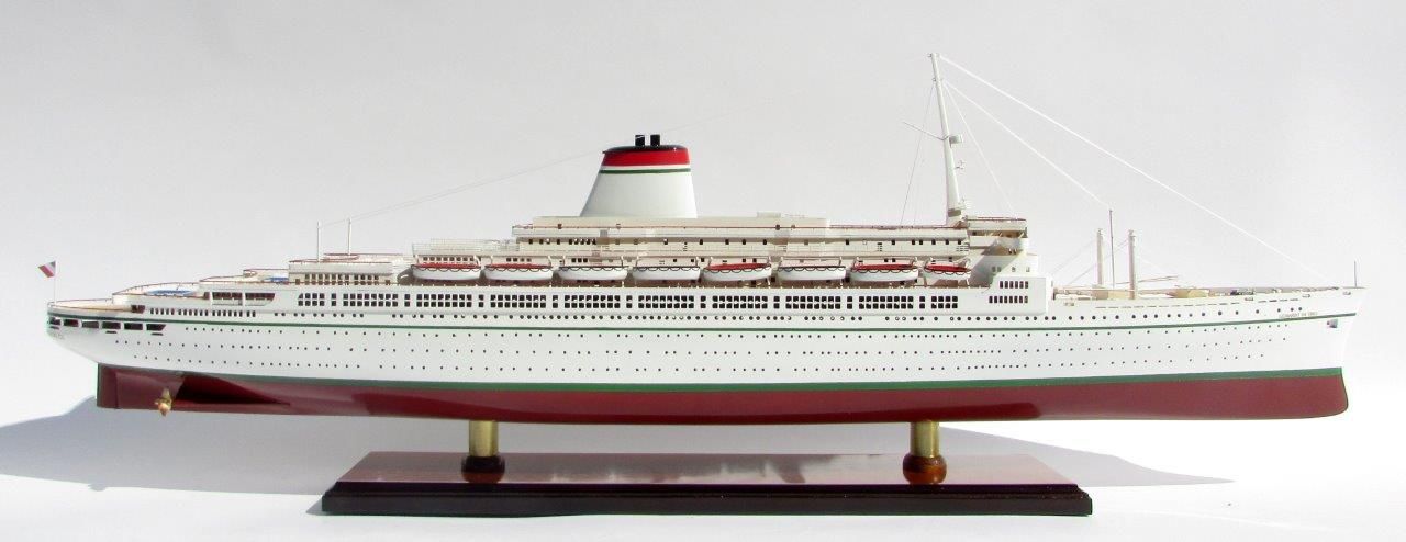 2049-12118-SS-Leonardo-Da-Vinci-White-Red-Hull-ship-model