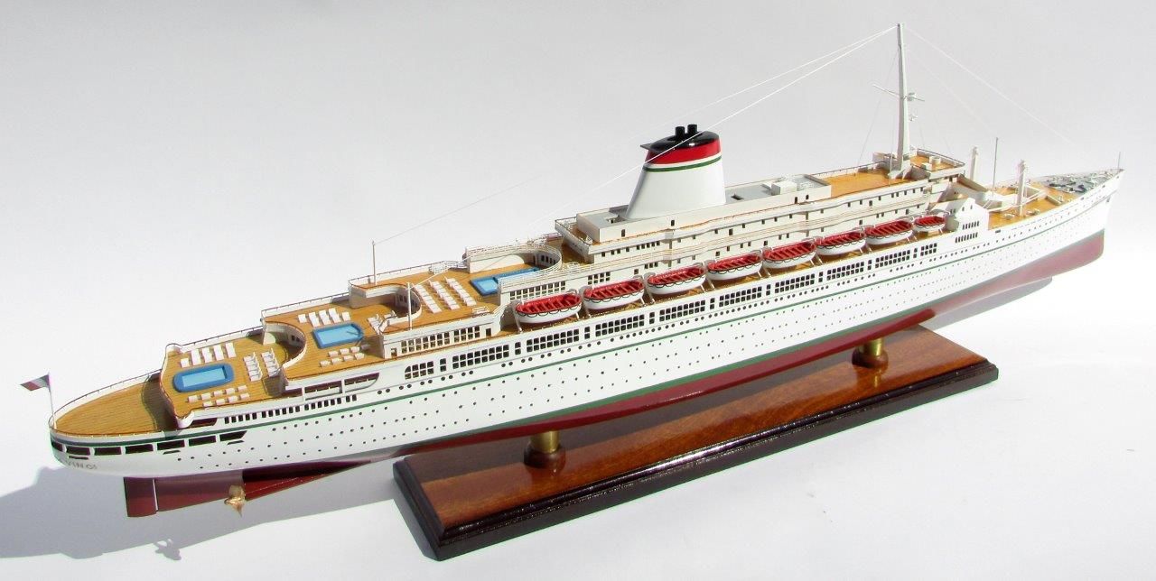 2049-12120-SS-Leonardo-Da-Vinci-White-Red-Hull-ship-model