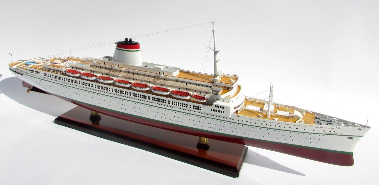 2049-12121-SS-Leonardo-Da-Vinci-White-Red-Hull-ship-model
