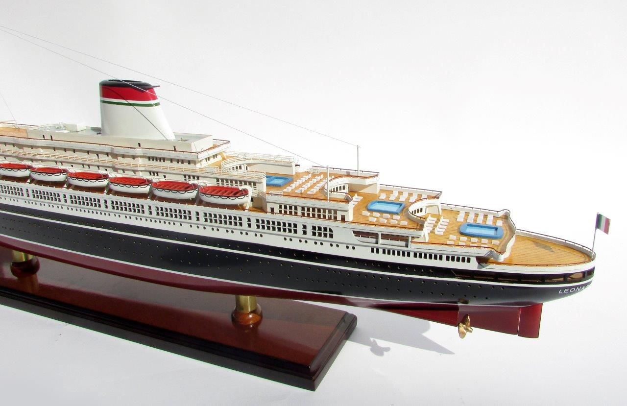 2050-12129-SS-Leonardo-Da-Vinci-Black-Red-Hull-ship-model