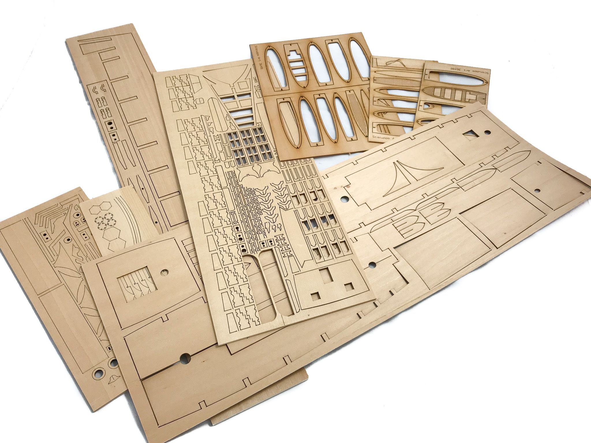 429-13365-La-Couronne-Model-Ship-Kit-1-Mantua-Models-778