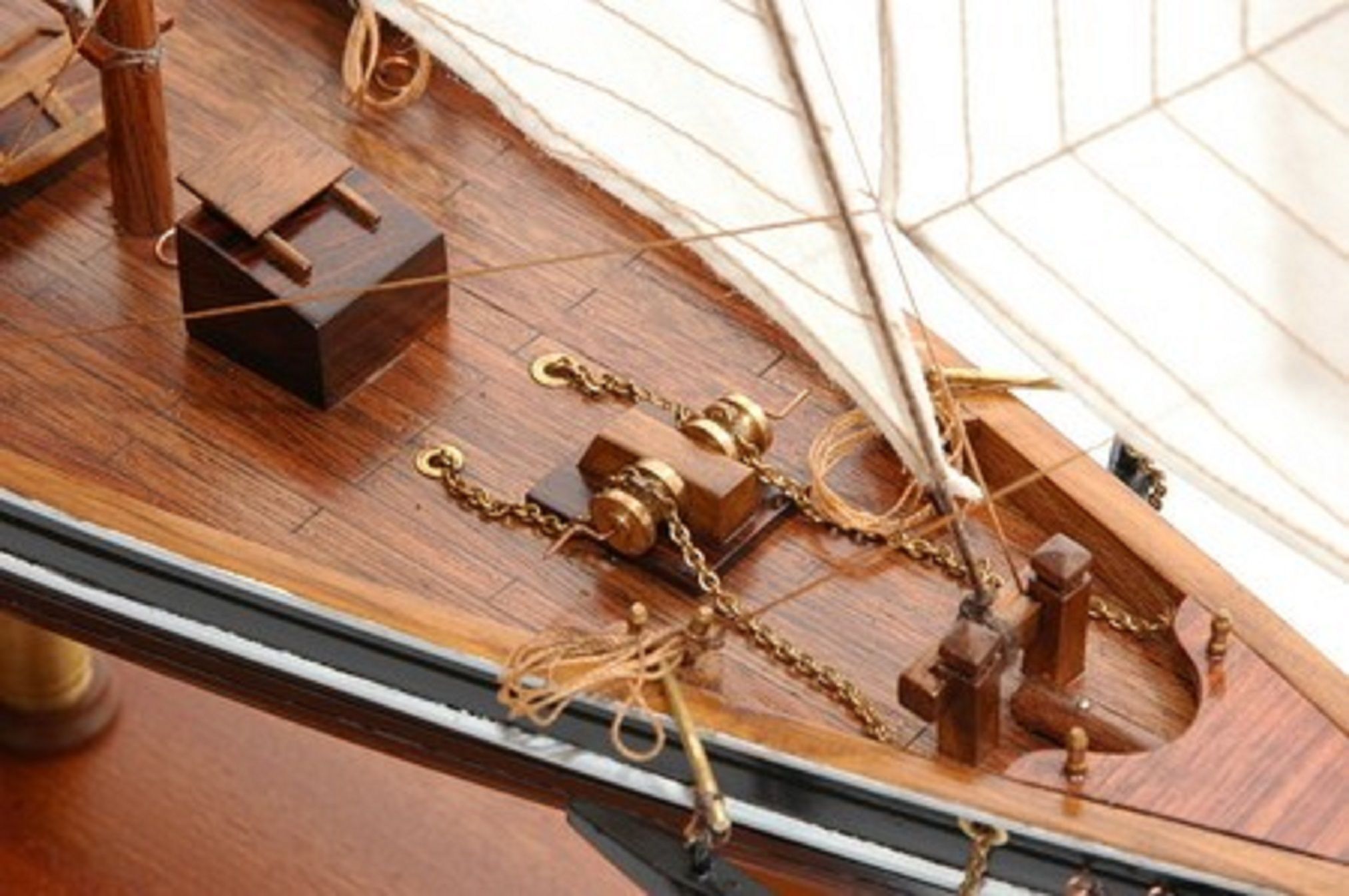 471-6974-Blue-Nose-II-Model-Yacht-Premier-Range