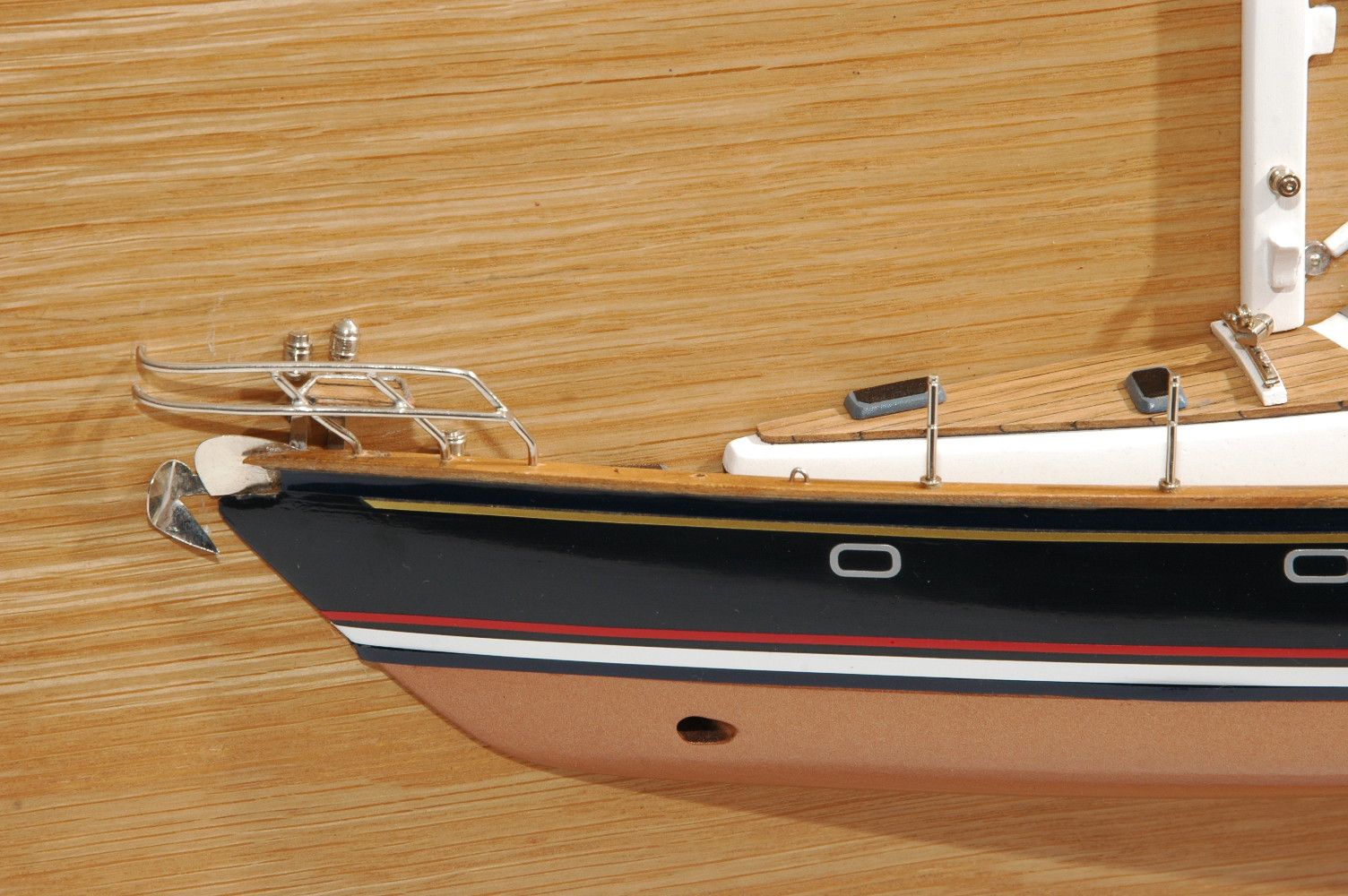 580-6275-Discovery-55-Half-Model