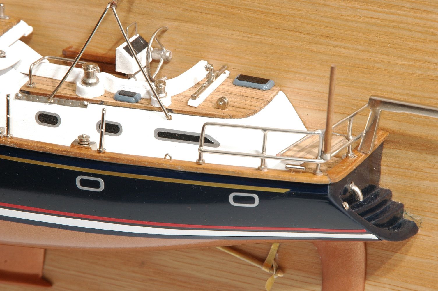 580-6276-Discovery-55-Half-Model