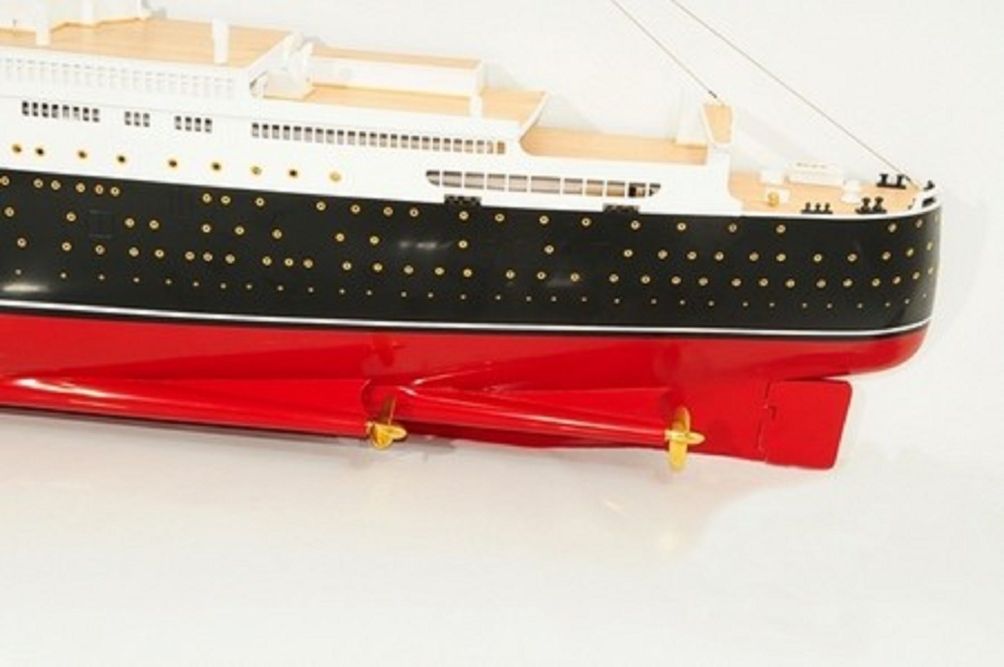 670-7594-RMS-Queen-Mary-Half-Model-Premier-Range