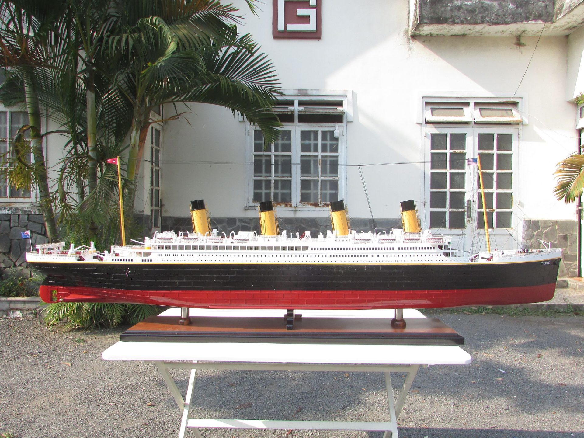RMS Titanic (Special Edition) Display Ship Model - GN