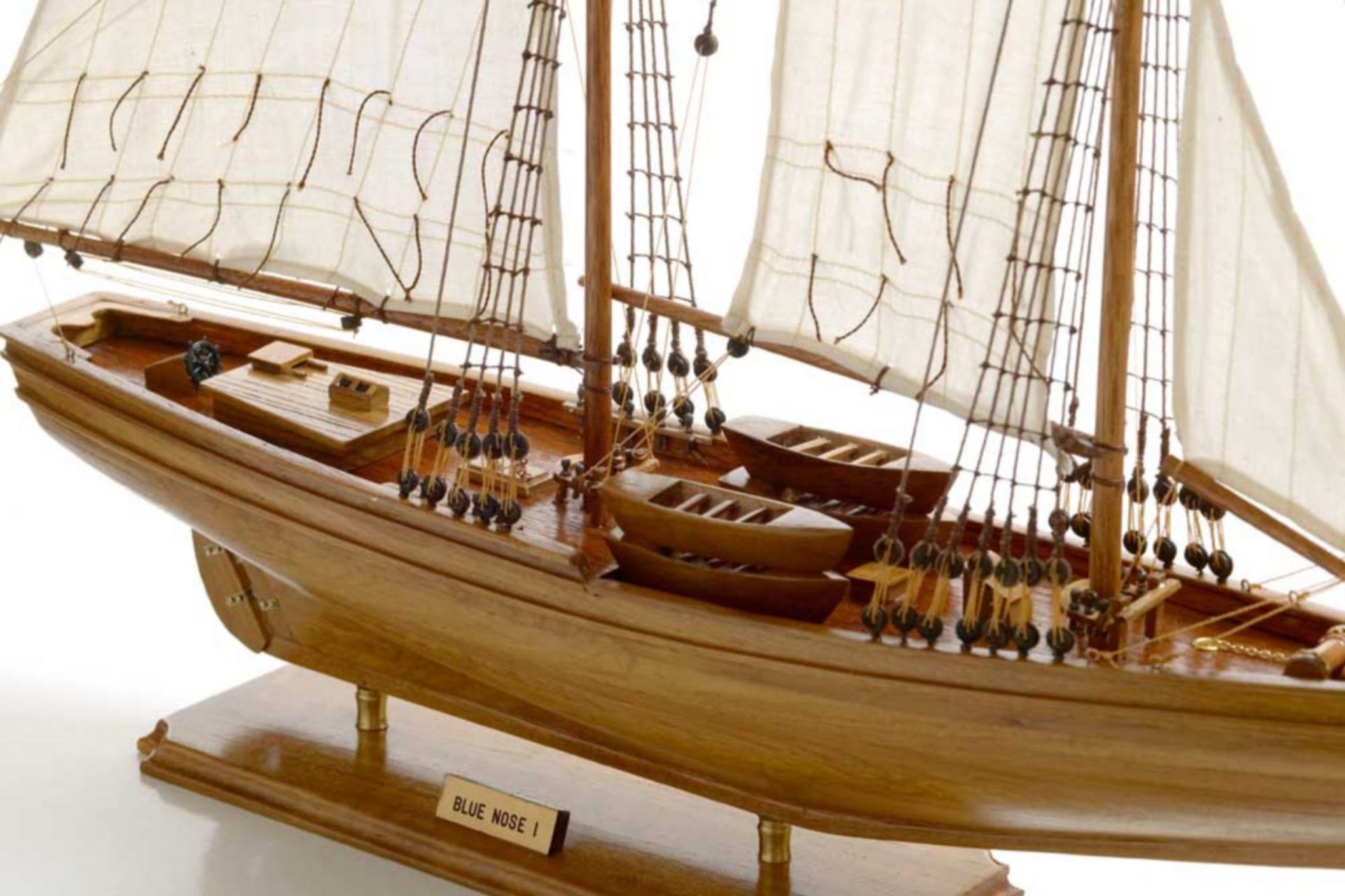 116-8122-Blue-Nose-I-Model-Yacht-Superior-Range-scaled